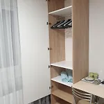 Sandra I *
