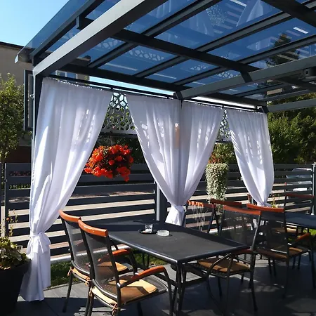 ホームステイ Sandra I ウェバ