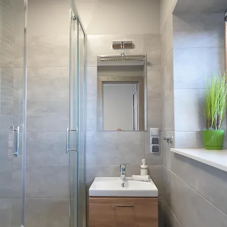 Sandra I Privatunterkunft Leba