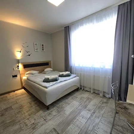 Sandra I Privatunterkunft Leba